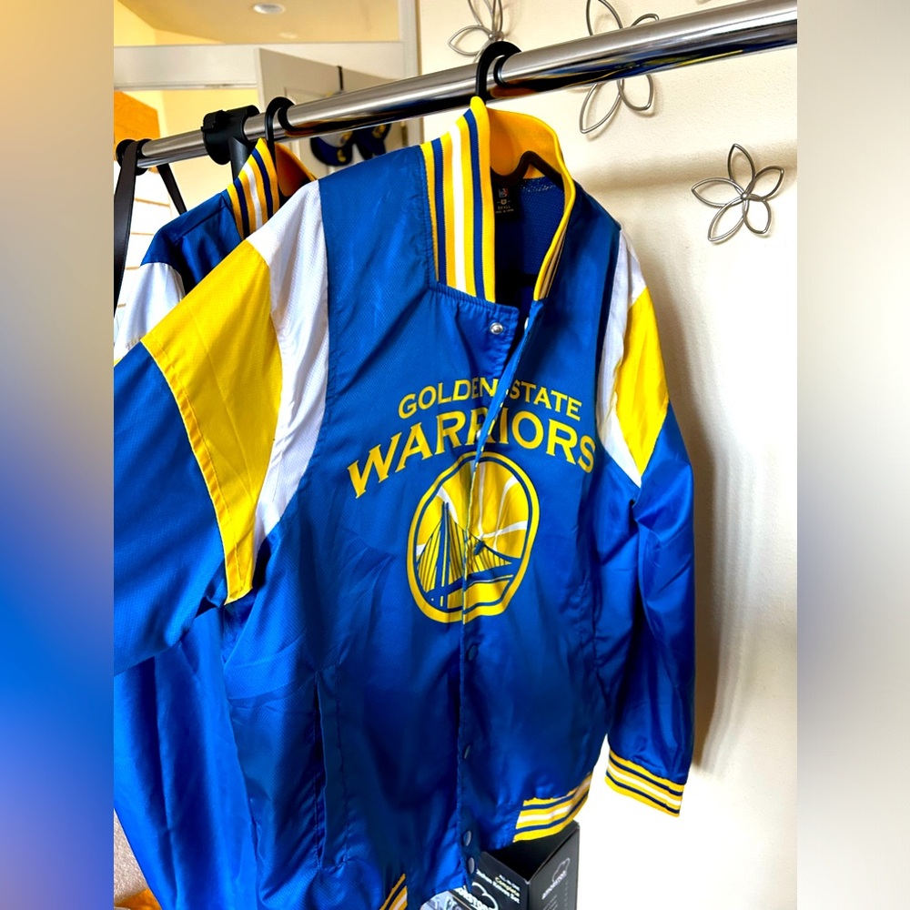 Stylish Warriors jacket, only wore once. perfect for fans!